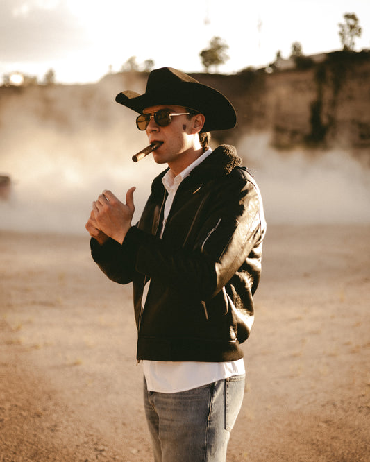 SARA NEGRA CON BORREGA