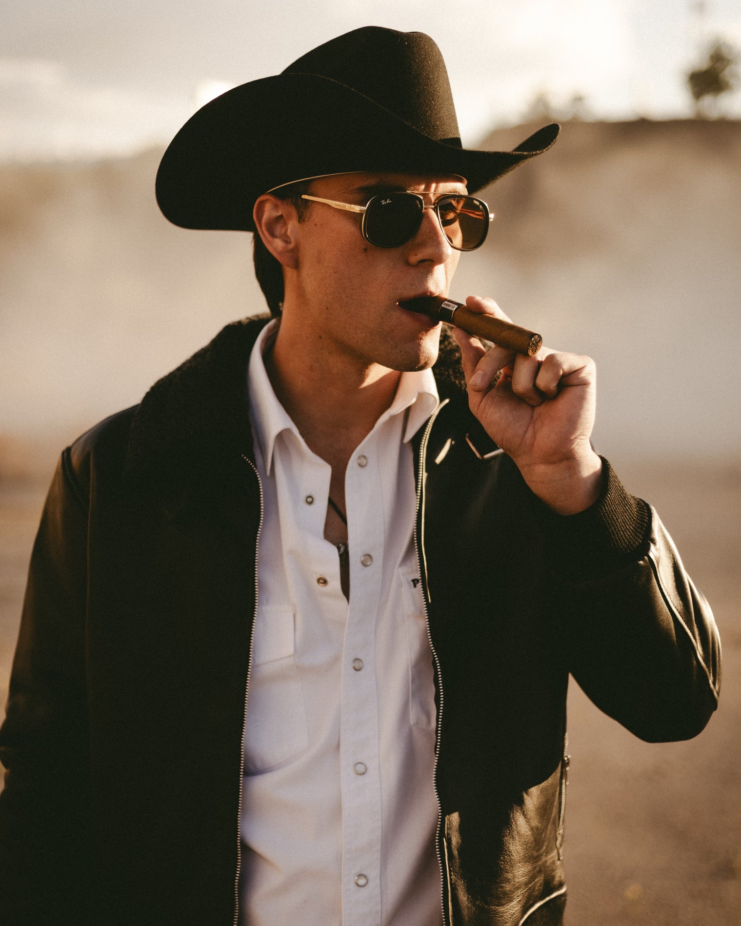 SARA NEGRA CON BORREGA